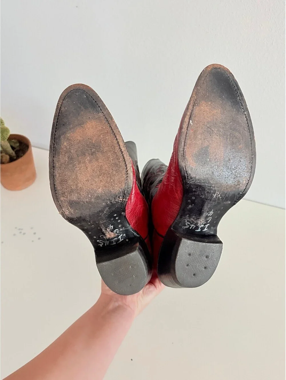 Justin Vintage Cowboy Boots Ostrich Leather Red & Black Style 40476 Size 9.5B